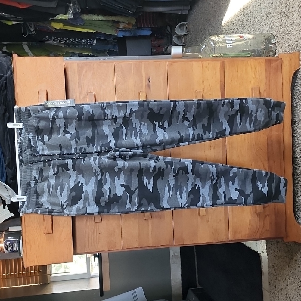Modern Culture: Men's Black Camo Sweatpant Joggers, Medium